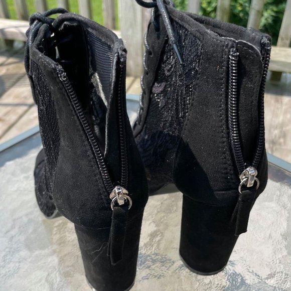 Black open toe lace heels Size 8 - Picture 2 of 3